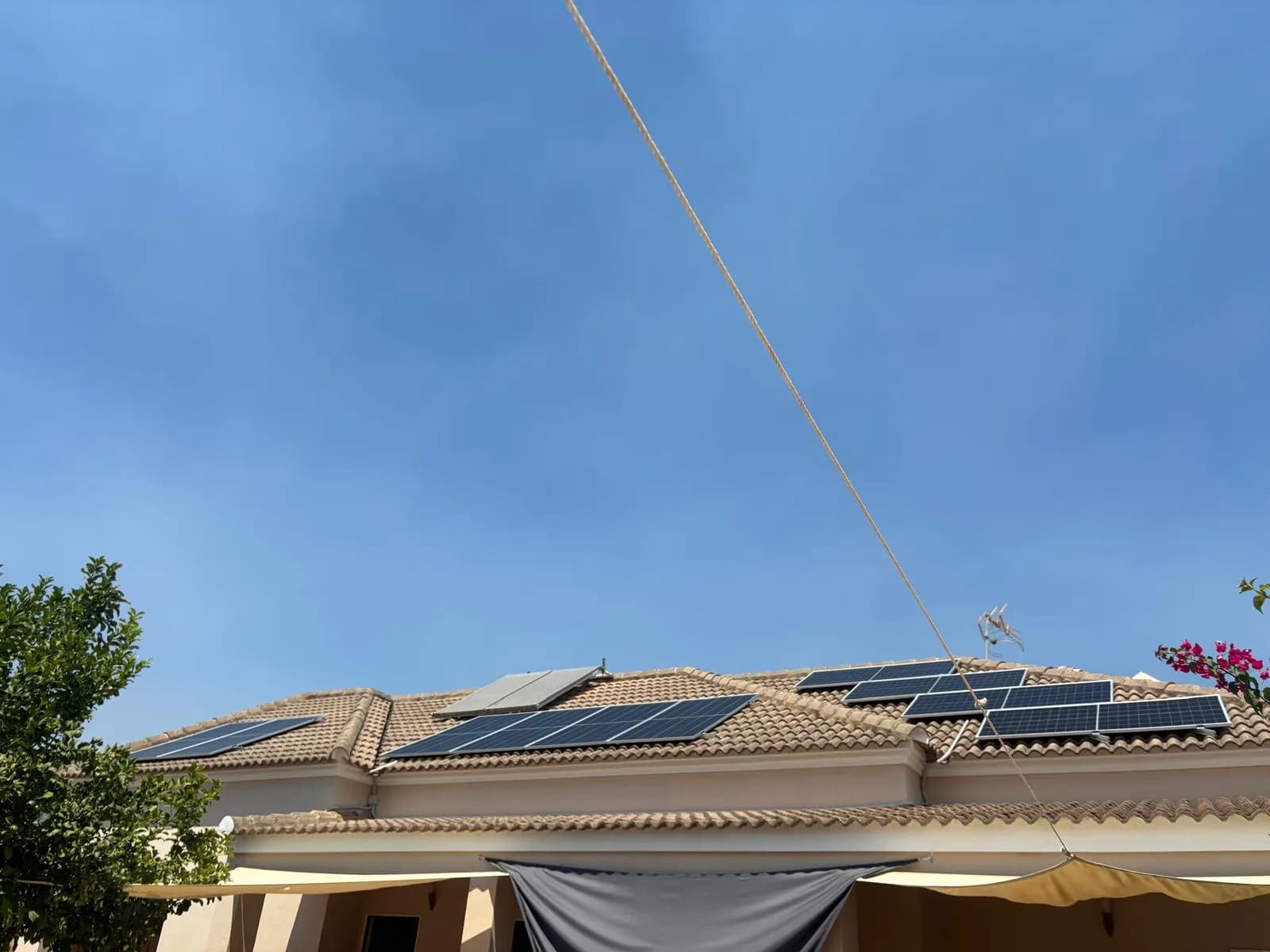 Instalación fotovoltaica residencial de Grupo SolarSur en una vivienda