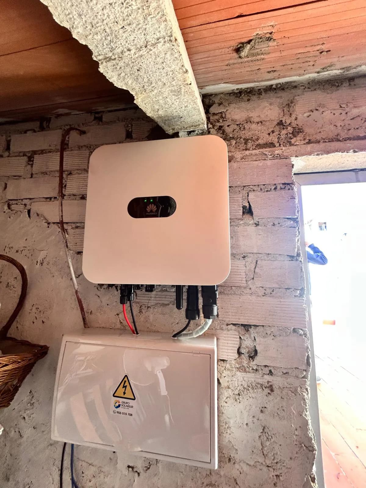 Detalle del equipo inversor de la instalación subvencionada en Benacazón