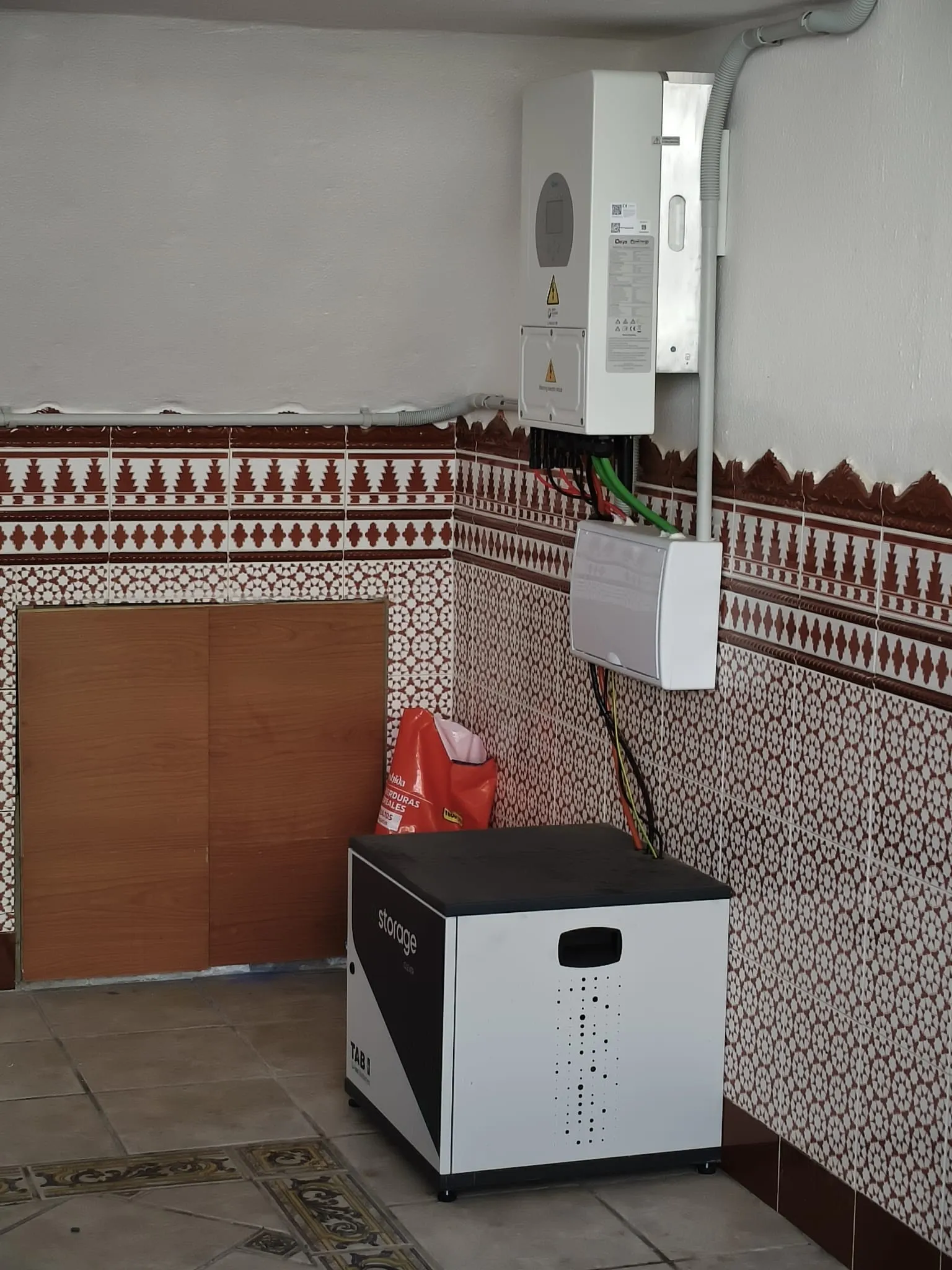 Instalación solar con batería en Olivares (Sevilla) - imagen 2