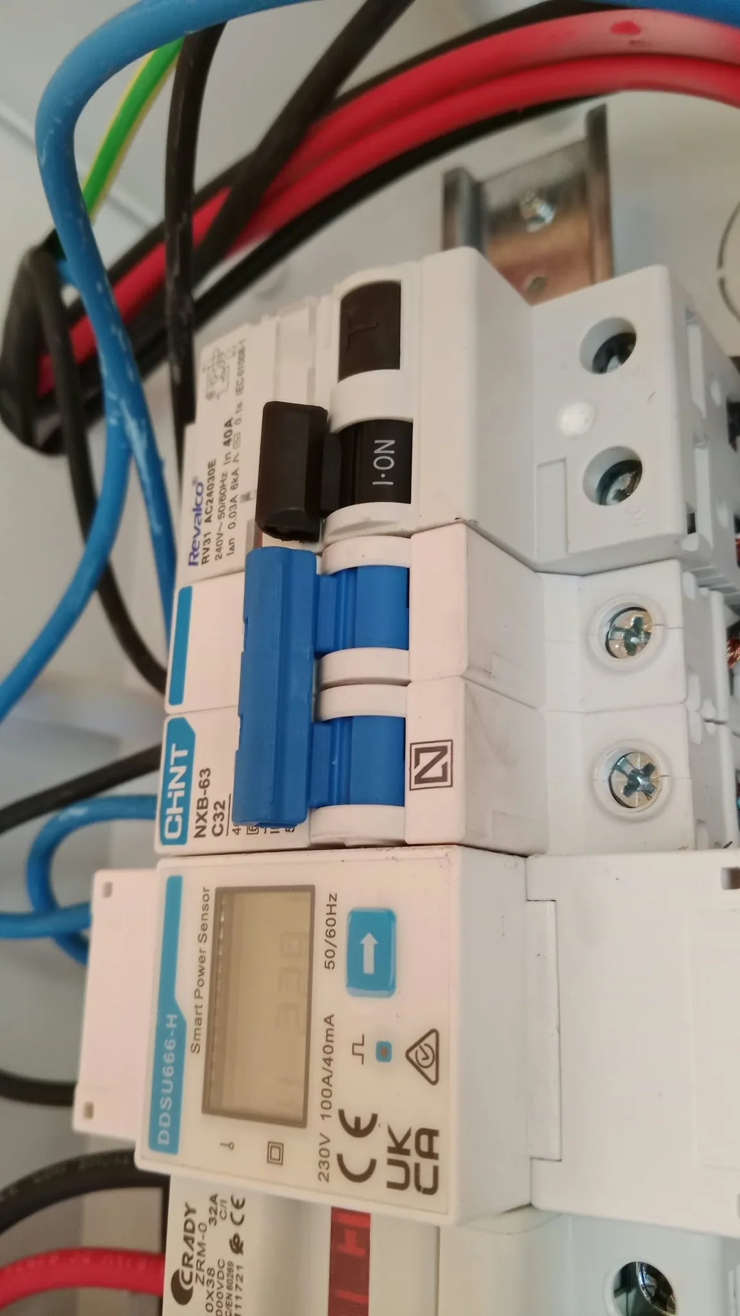 Cuadro eléctrico de la instalación solar tras la intervención de mantenimiento en Sevilla